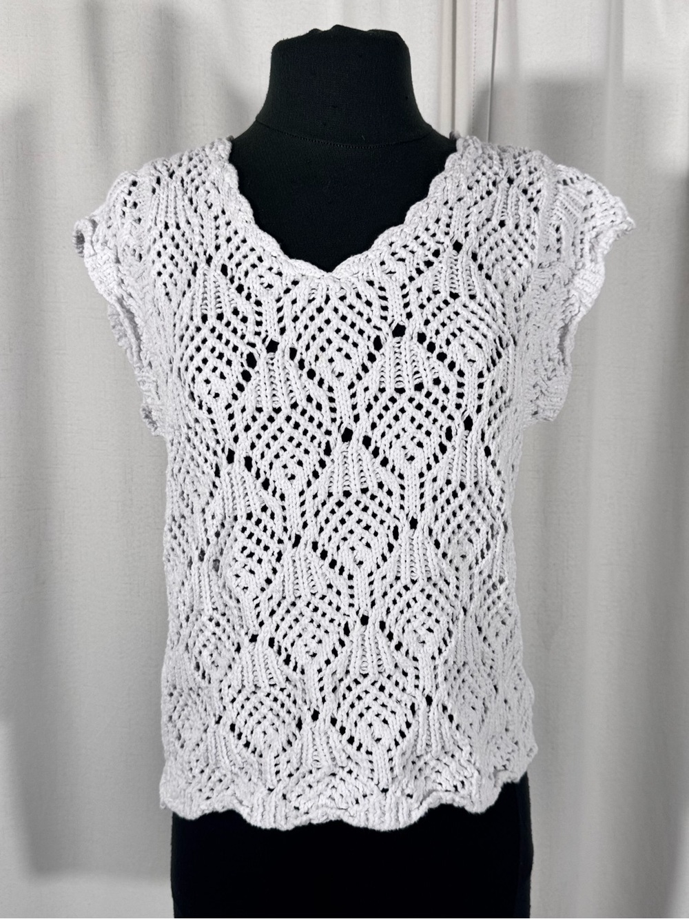 Elan White Open Knit Sleeveless Top
